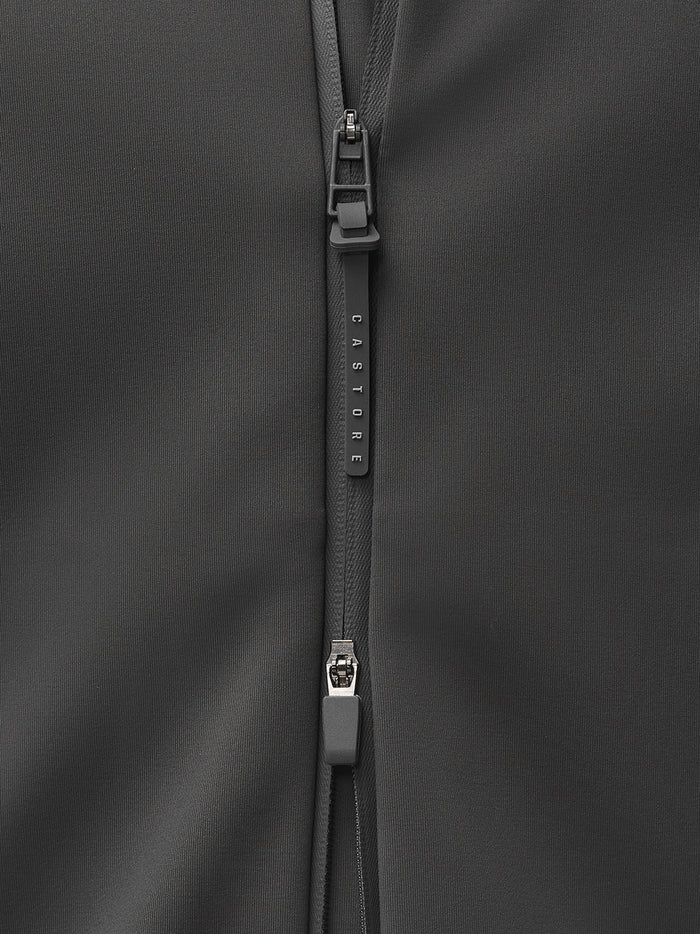 Center front zipper detail on Garcia Hybrid Jacket with CASTORE branded pull.