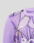 Shoulder close up of the lavender Rangers junior third goalkeeper shirt showing neon yellow abstract pattern and Umbro logo.