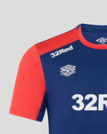 Close up of Rangers FC training T-shirt Twilight Blue with red sleeves, featuring 32Red sponsor and club crest.