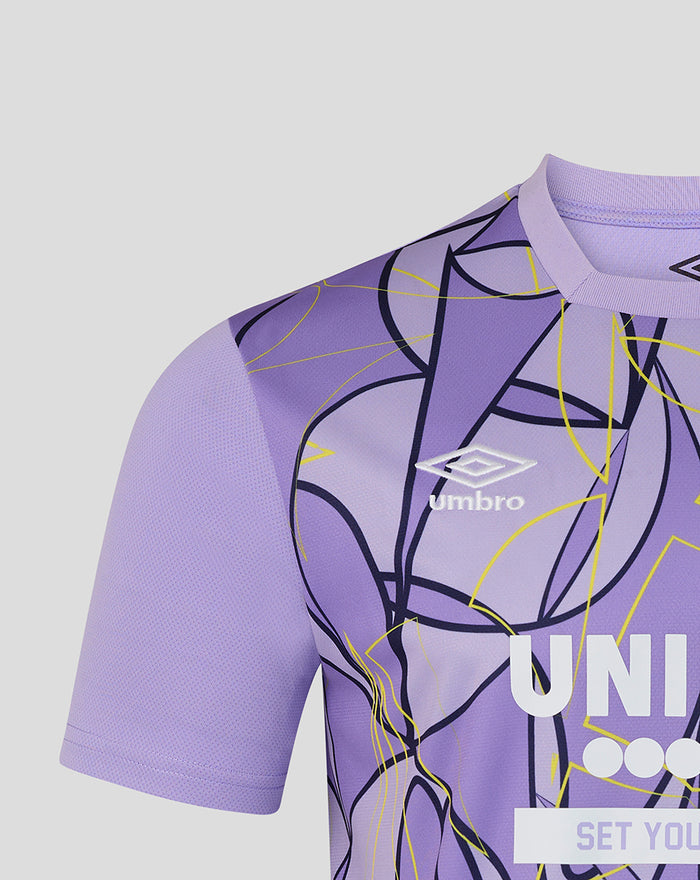 Close up of lavender Rangers third goalkeeper shirt shoulder showing an abstract graphic pattern and white Umbro logo.