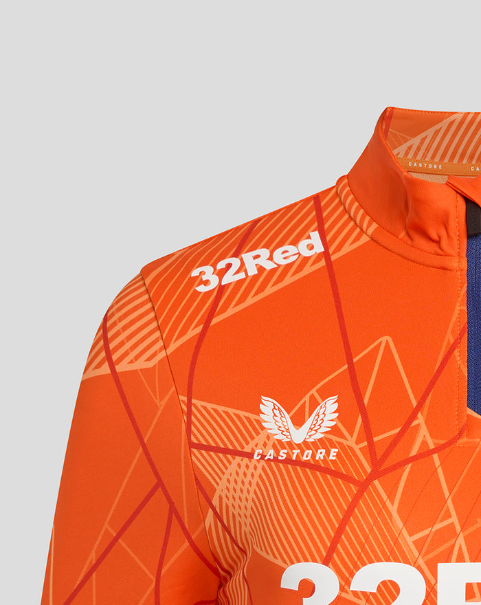 Close up of shoulder area showing the 32Red logo and Castore crest on the orange midlayer.