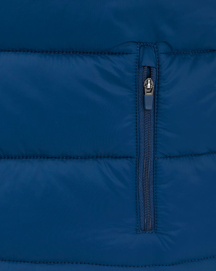 Close-up of navy zipper on Junior Core Fan Gilet with horizontal quilted panels.
