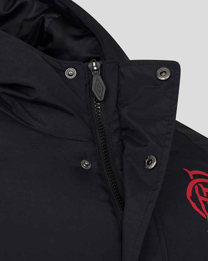Close-up of the jacket collar with zipper and metal snaps on a black travel jacket.